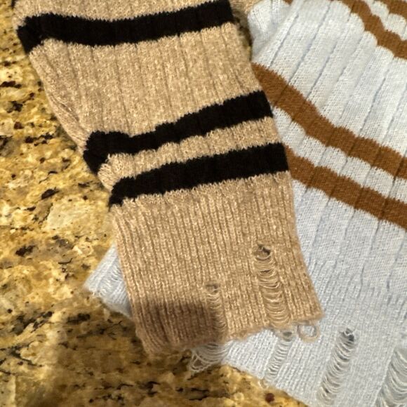 ' SO® Cropped Women’s Large Open-Stitch Hem Crewneck Sweater - Picture 2 of 10